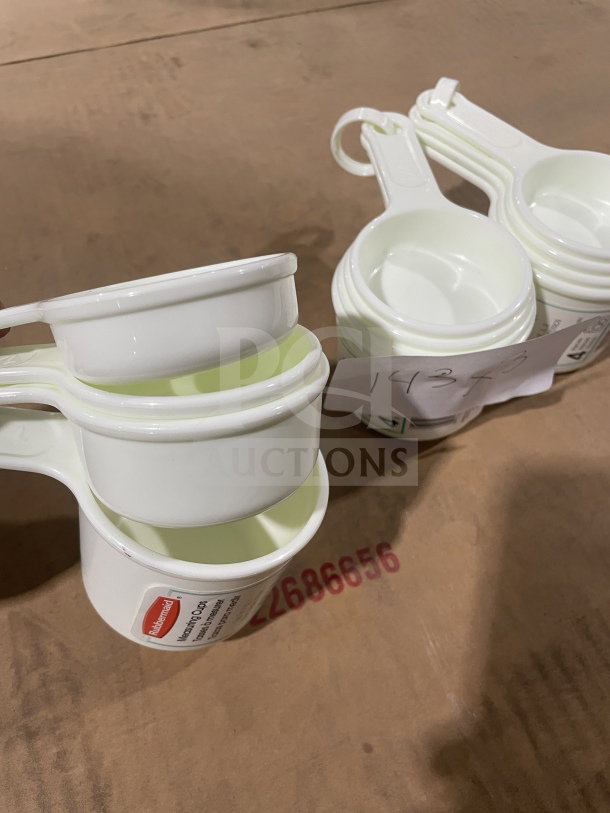 Winco Commercial White Measuring Cup Set, Model L38315A0WHT, brand new condition, includes multiple sizes.