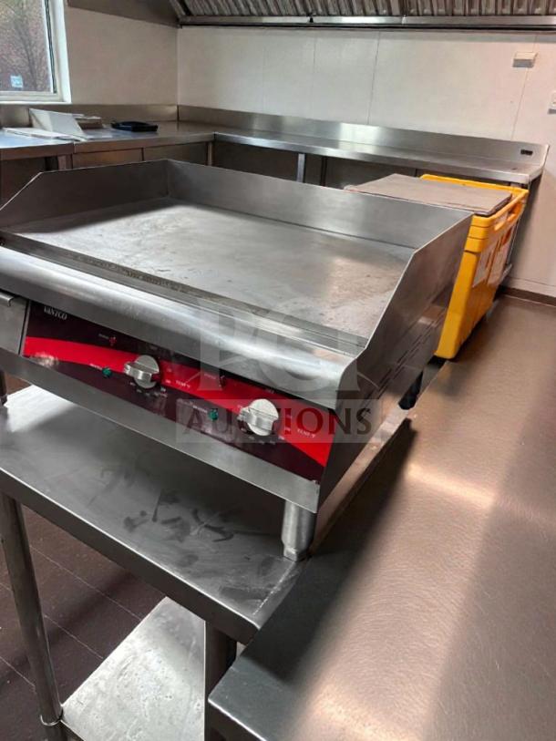Avantco 177EG24N commercial electric griddle, 24 in, excellent condition, ETL listed, fully tested and operational.