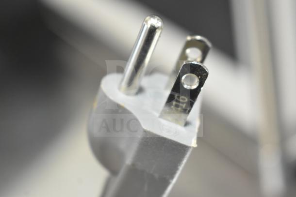 Hamilton Beach HB8436193153-02 microwave plug, 120V, 1 phase, no plate included. Close-up of power plug.