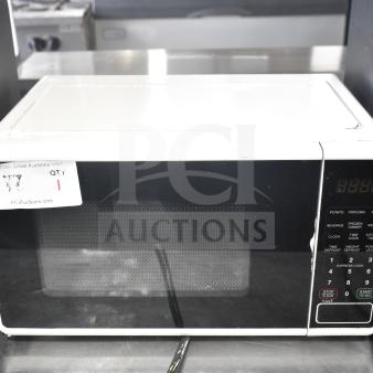 Hamilton Beach MSF0W100072352 microwave oven, countertop model, 120 volts, visible controls, minimal wear, auction label present.