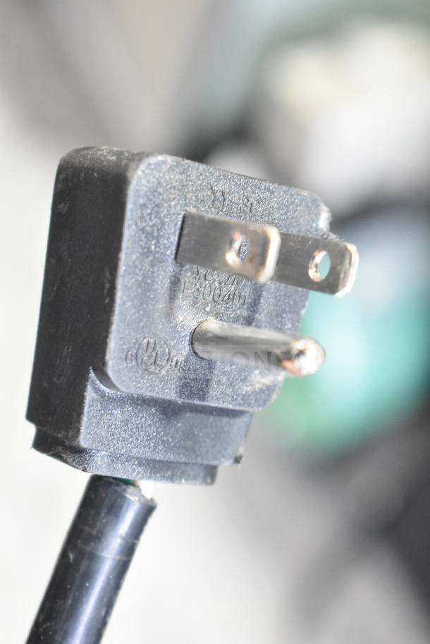Close-up of power plug for Everest EBB59G-SD 2 Door Back Bar Cooler, compatible with 115 Volts, 1 Phase.