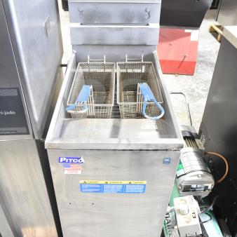 Pitco Frialator 35C commercial fryer, natural gas, 90,000 BTU, two frying baskets, stainless steel, label visible.