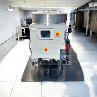 Custom Fabrication BC8N410S chocolate melter & mixer system, 240V, tested, excellent condition, steel finish, control panel.