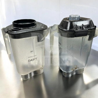Five 48 oz clear commercial blender pitcher containers in excellent condition, featuring sturdy handles and tight-fitting lids.