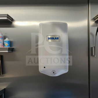 Ecolab automatic soap/sanitizer dispenser, touch-free, excellent condition, wall-mounted, fully tested and working.