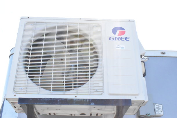2021 Diamond Cargo 8.5'x24' trailer with GREE cooling unit. Ideal for cold food/beverage storage. VIN: 53NBE2424M1089867.