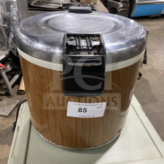 Rare Rice Master Model 5691823 commercial rice cooker with faux-woodgrain finish, stainless steel lid, electric power.