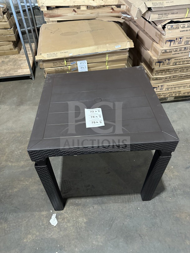 Brand new Rainbow Arizona Masa rattan table, dark brown, 80x80 cm, heavy-duty polypropylene. Marking tag visible.