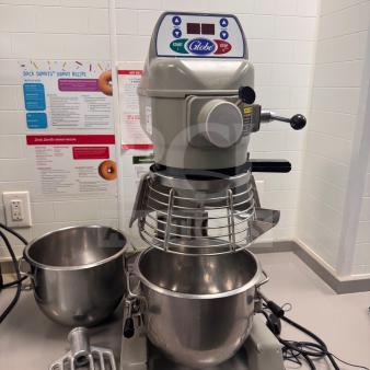 Globe SP10 10-Quart Commercial Mixer. Accessories Included: 2 stainless steel mixing bowls, flat beater, and wire whip. Fully functional and well-maintained!