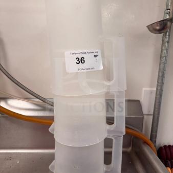 Set of 3 one-liter plastic pitchers, translucent, with handles, in good condition. Auction tag indicates quantity "3".