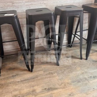 Set of 2 black metal stools, excellent condition, minimal wear. Features sleek design with footrests; durable and stylish.