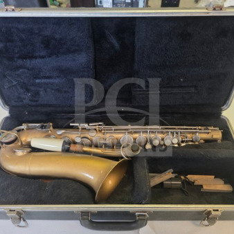 Vintage Selmer Bundy Student Model Alto Saxophone in case. Brass body, complete with keys; sold as is.