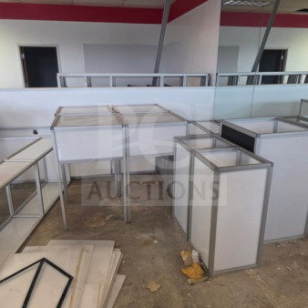 Lot of aluminum-framed glass display counters, various sizes, and shapes. Used condition. Ideal for retail or exhibitions.