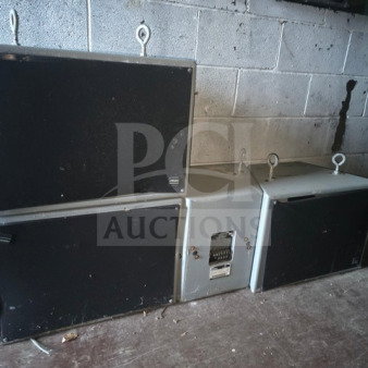 Lot of 4 Peavey Impulse 1282 speakers. Black and gray, wall-mounted. Visible wear, durability hooks attached.
