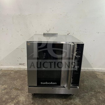 MOFFAT TURBOFAN® single full-size gas convection oven, 33,000 BTU, stainless steel, commercial-grade, model features control panel.