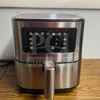 Insignia 5 Qt. Digital Air Fryer in stainless steel, digital controls, excellent condition. Model: air fryer.