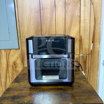 Instant Pot Vortex Plus 10 Quart Air Fryer Oven, model Vortex Plus. Black and silver finish, excellent condition.