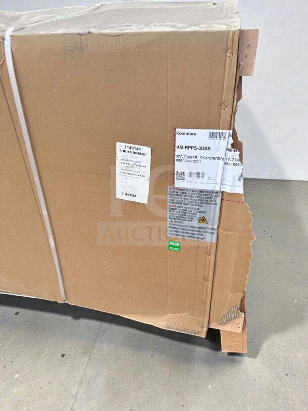 KoolMore KM-RPPS-3DSS 72" refrigerated pizza prep table in box. Brand new, fully tested, three doors.