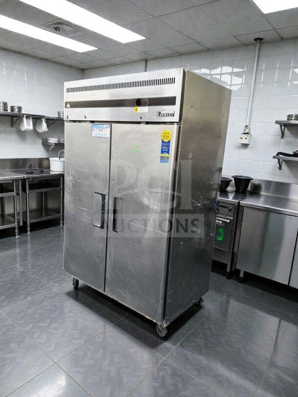 Remarkable Everest ESR2 commercial reach-in refrigerator, 2 sections, 48 Cu. Ft., NSF/ETL listed, fully tested, excellent condition.