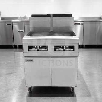 Prime Condition Frymaster FPP245 commercial gas fryer, split pots, built-in filtration, fully tested, excellent condition.