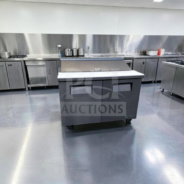 True TSSU-48-12-HC Sandwich Prep Table, 48", top-tier condition, refrigerated base, fully tested, 115V.