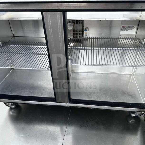 True TSSU-48-12-HC prep table, refrigerated base, 48", excellent condition, metal shelves, 115V, fully operational.