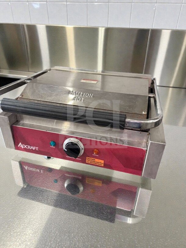 Adcraft countertop panini grill, stainless steel, excellent condition, UL listed, fully tested, model ADC-S-GRILL-0560.