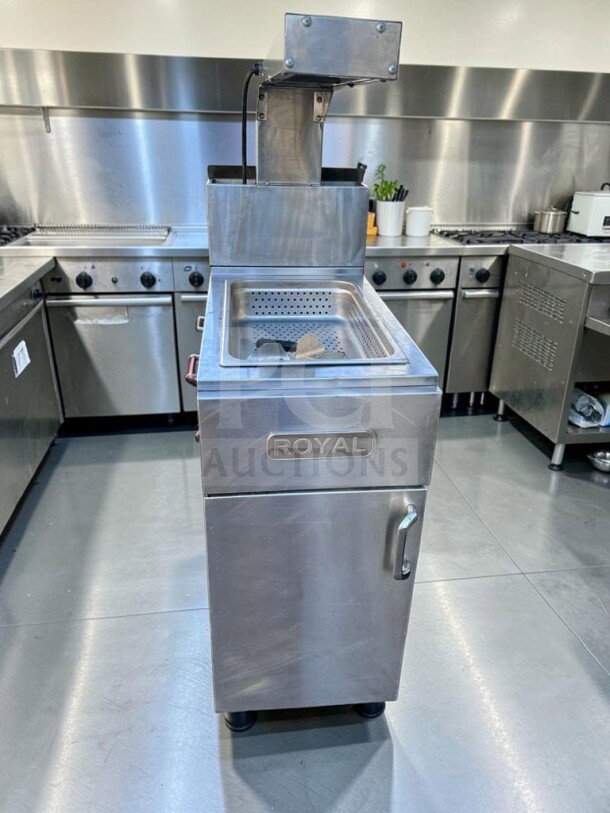 Royal Range stainless steel fryer base/dump station, model ROY-M-FRY-0915, in top-tier condition, fully operational.
