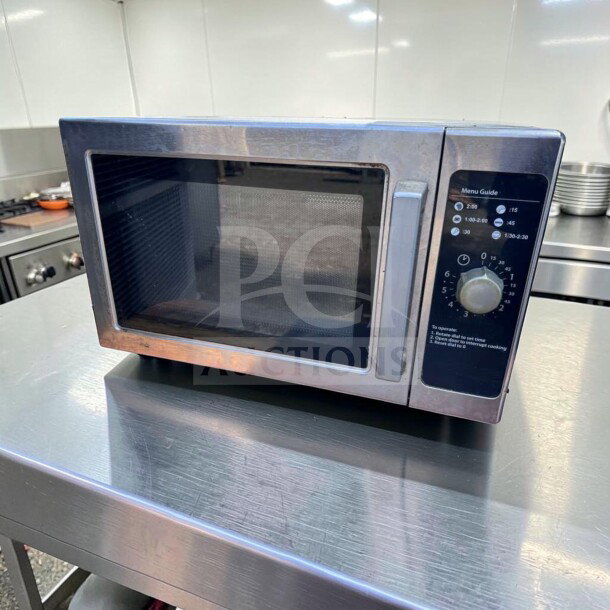 Amana RCS10DS commercial microwave oven in stainless steel, excellent condition, 1000W, medium volume, 120V, fully operational.