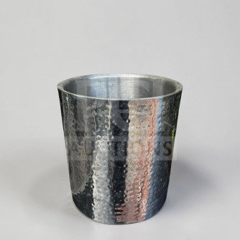 Hammered stainless steel ice bucket, commercial grade, in immaculate condition, ideal for bar service. Model BAR-S-ICE-0663.