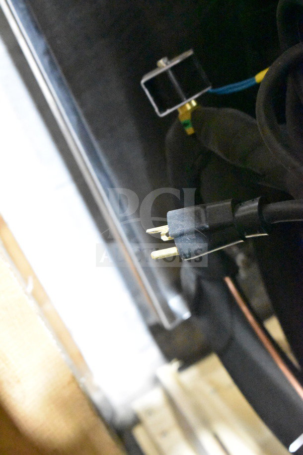 Alto Shaam QC3-20 Quickchiller power plug detail, black cord and gold prongs, for 2019 commercial blast chiller, 115V, 1 Phase.