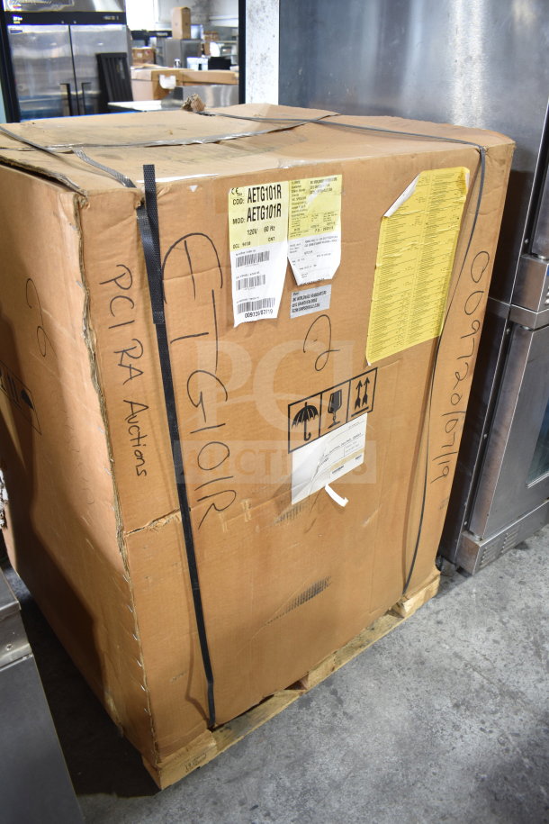 BRAND NEW SCRATCH AND DENT! Bakers Pride AETG101R Stainless Steel Combi Convection Oven, in box with shipping labels.