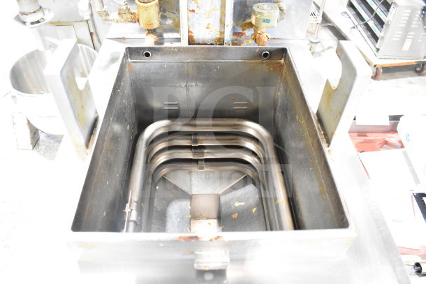 Henny Penny PFG-690 pressure fryer, natural gas, 100,000 BTU, commercial casters, interior view, Computron 8000 controls.