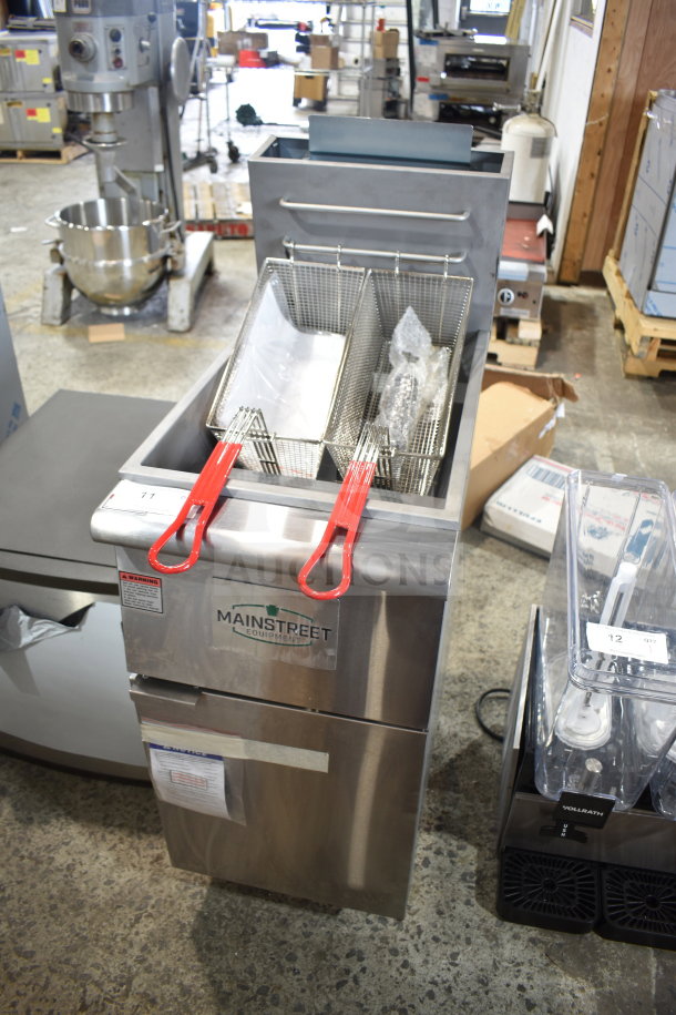 BRAND NEW 2025 MainStreet 541FF40L stainless steel floor fryer, 40 lb. capacity, 90,000 BTU, scratch and dent condition.