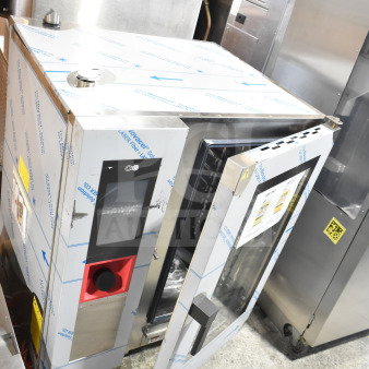 Brand new Blodgett AETE101R stainless steel combi convection oven, 208V, 3 phase, shows scratch and dent, model AETE101R.