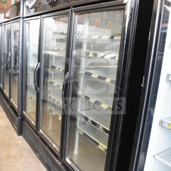 2019 True GDM-72-HC 3-door reach-in cooler merchandiser, tested and working, 115 volts, 1 phase, excellent condition.