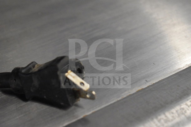 Power plug of Star Holman QCS-5-55HC commercial conveyor toaster oven, 240V, 1 phase, fitting detail shown.