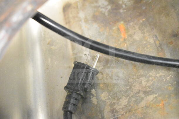 Avantco 177W50CKR countertop food warmer plug, black cord, 120 volts. Some signs of wear.