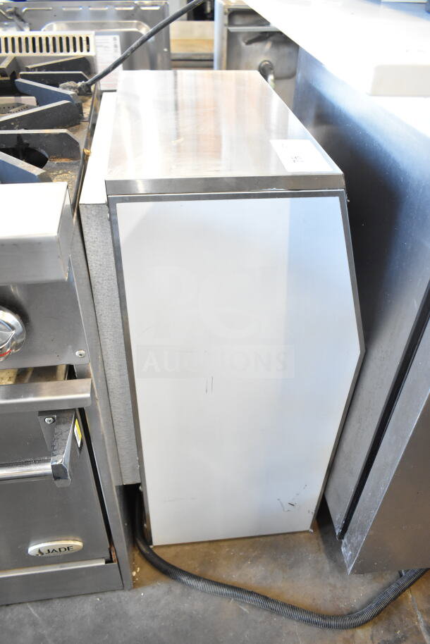 2023 Vevor P70-408.V1s Commercial Ice Machine, stainless steel, 110 volts, one phase, pristine condition.