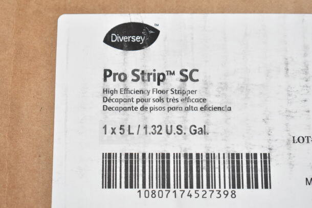 Label on Diversey Pro Strip SC Floor Stripper, 5L/1.32 US Gal, high efficiency, multilingual text, barcode visible.