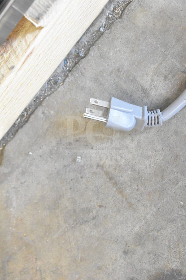 Toshiba WSI-EM22AST commercial countertop microwave oven plug. Model: WSI-EM22AST, 120 volts, 1 phase.