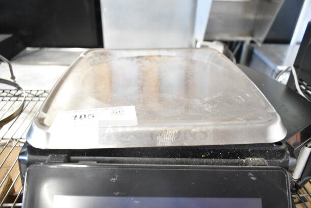2017 Hobart HTi-7LH26 commercial scale, stainless steel platform, tested working, visible label, countertop model.