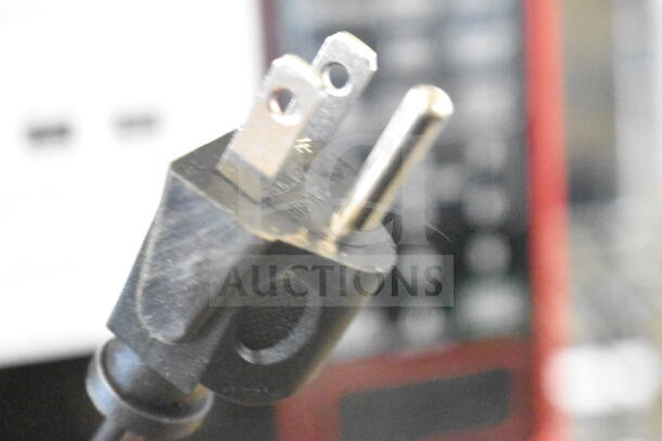 Hamilton Beach MS8436127995-02 microwave plug; door not opening; 120V, 1 phase. Auction item in non-working condition.