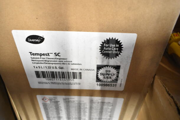 Brown cardboard box with Diversey Tempest SC label. Solvent-free cleaner/degreaser, 1x5L, for auto care center use. Made in Canada.