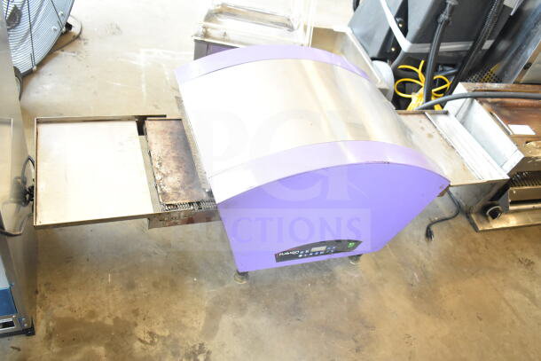 Lincoln Impinger 2040-003-U-VSV Fusion countertop conveyor pizza oven, 208/240V, 1 phase, stainless steel, fair condition.