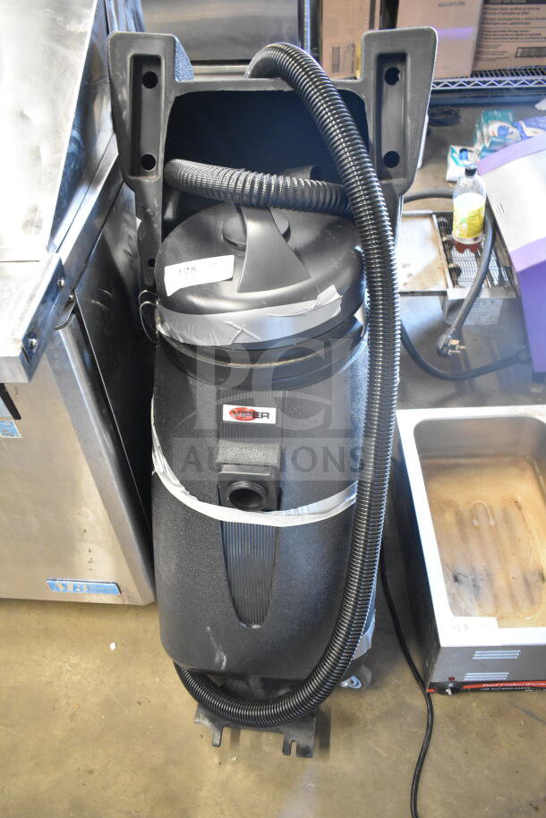 Viper Shovelnose 18 Gallon Wet/Dry Vacuum, new with scratches, includes squeegee and tool kit. Visible Viper logo.
