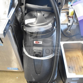 Viper Shovelnose 18 Gallon Wet/Dry Vacuum, new with scratches, includes squeegee and tool kit. Visible Viper logo.
