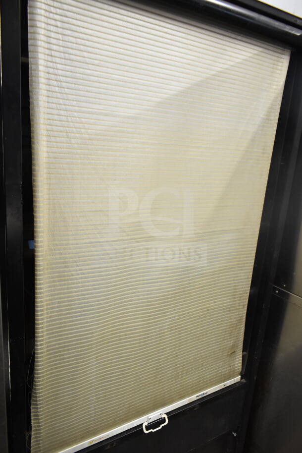Structural Concepts Oasis B32EW Merchandiser, commercial grab-n-go unit. Features retractable cover. Model B32EW, 120V, 1 Phase.