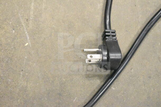 Plug of a brand new ServIt 423WDSFS3 Triple Freestanding Drawer Warmer. 120 Volts, 1 Phase.