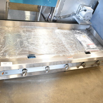 BRAND NEW Cooking Performance Group GT-CPG-60-N 60" gas griddle with thermostatic controls; 150,000 BTU; scratch and dent.